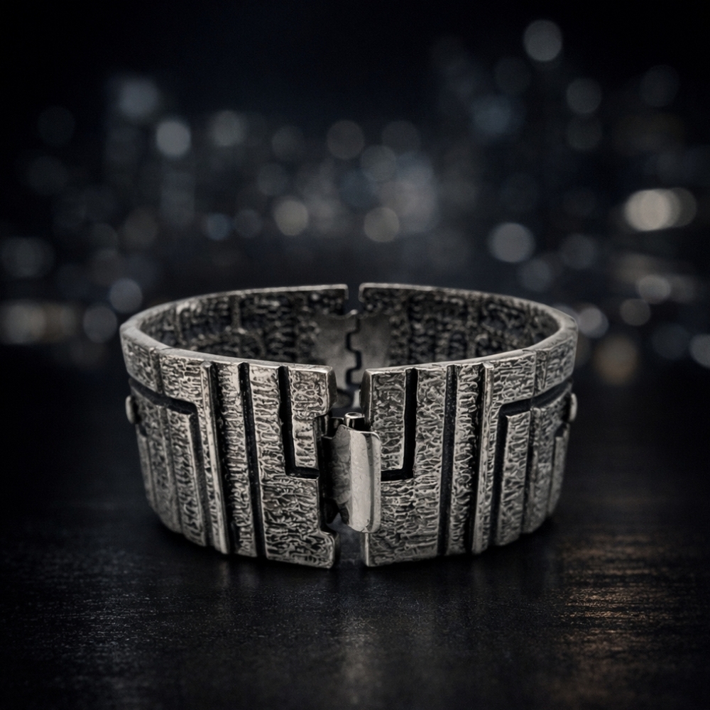 Darveau Vintage Unisex Textured Pewter Hinged Bracelet - Picture 4 of 8